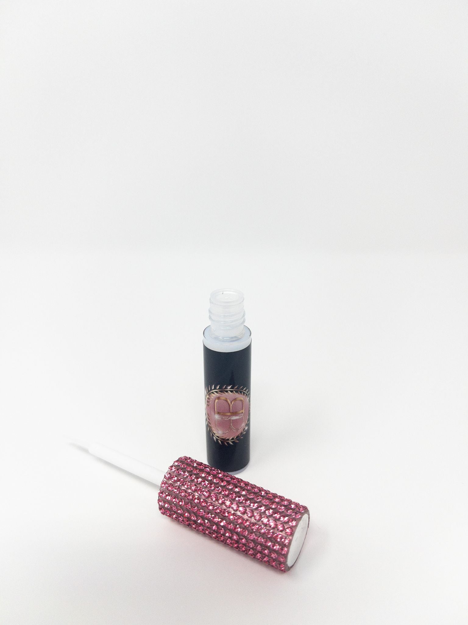 lash-adhesive - bentleybeautylounge