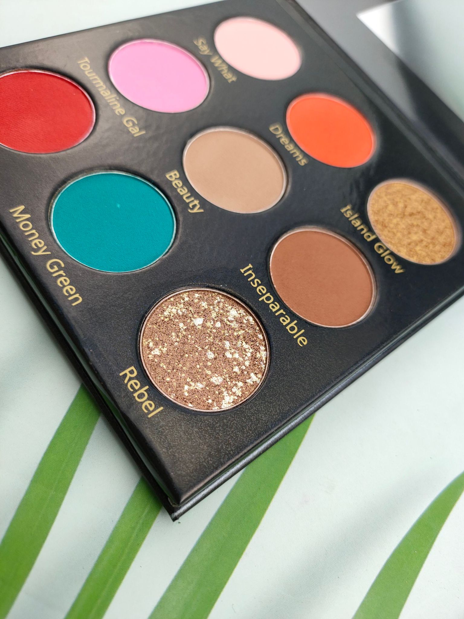 fall-eyeshadow-pallete - bentleybeautylounge