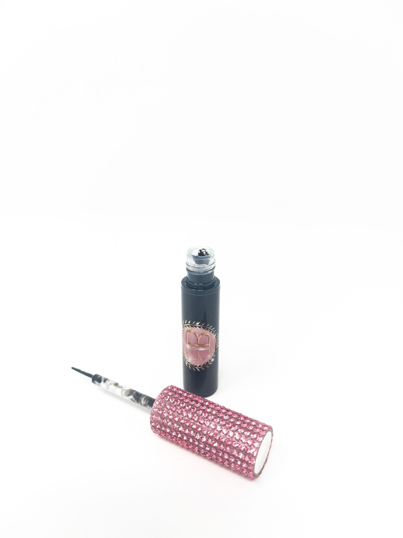 lash-adhesive - bentleybeautylounge